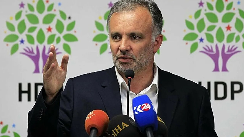 Parlamenterê berê Ayhan Bîlgen dest ji HDPê berda